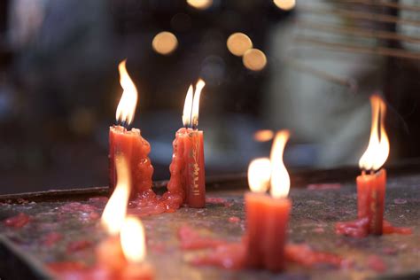Interpreting the energy of gray candles in spiritual practices
